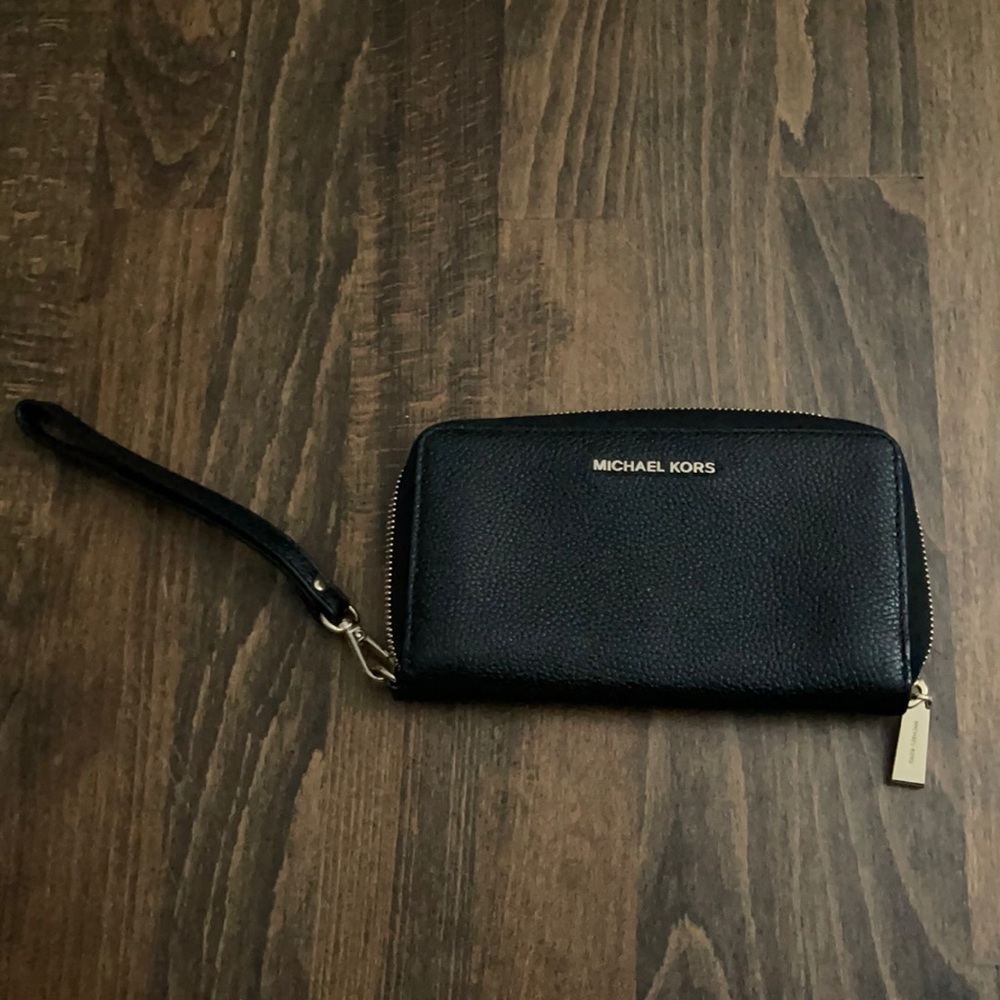 Larger iphone wristlet, pebble leather Michael Kors